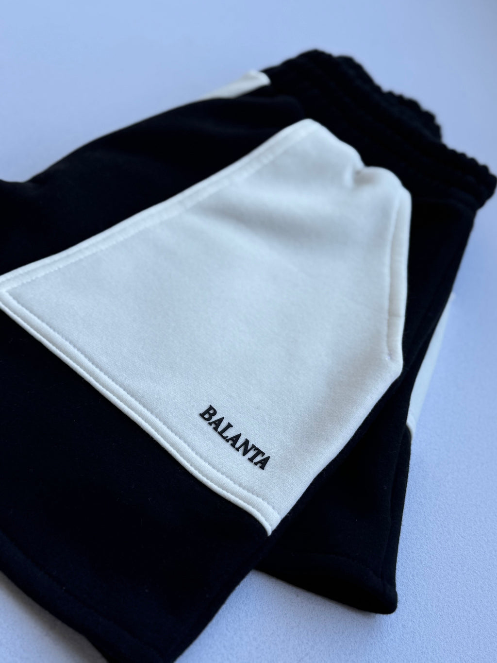 Shorts bicolor Blanco y Negro