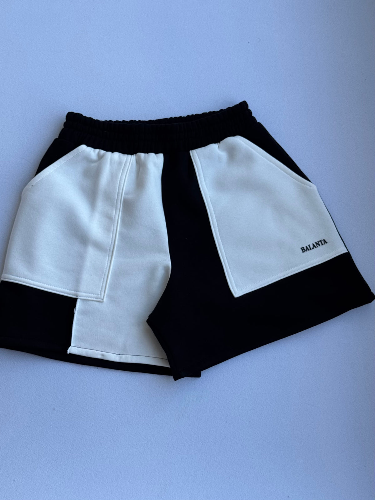 Shorts bicolor Blanco y Negro