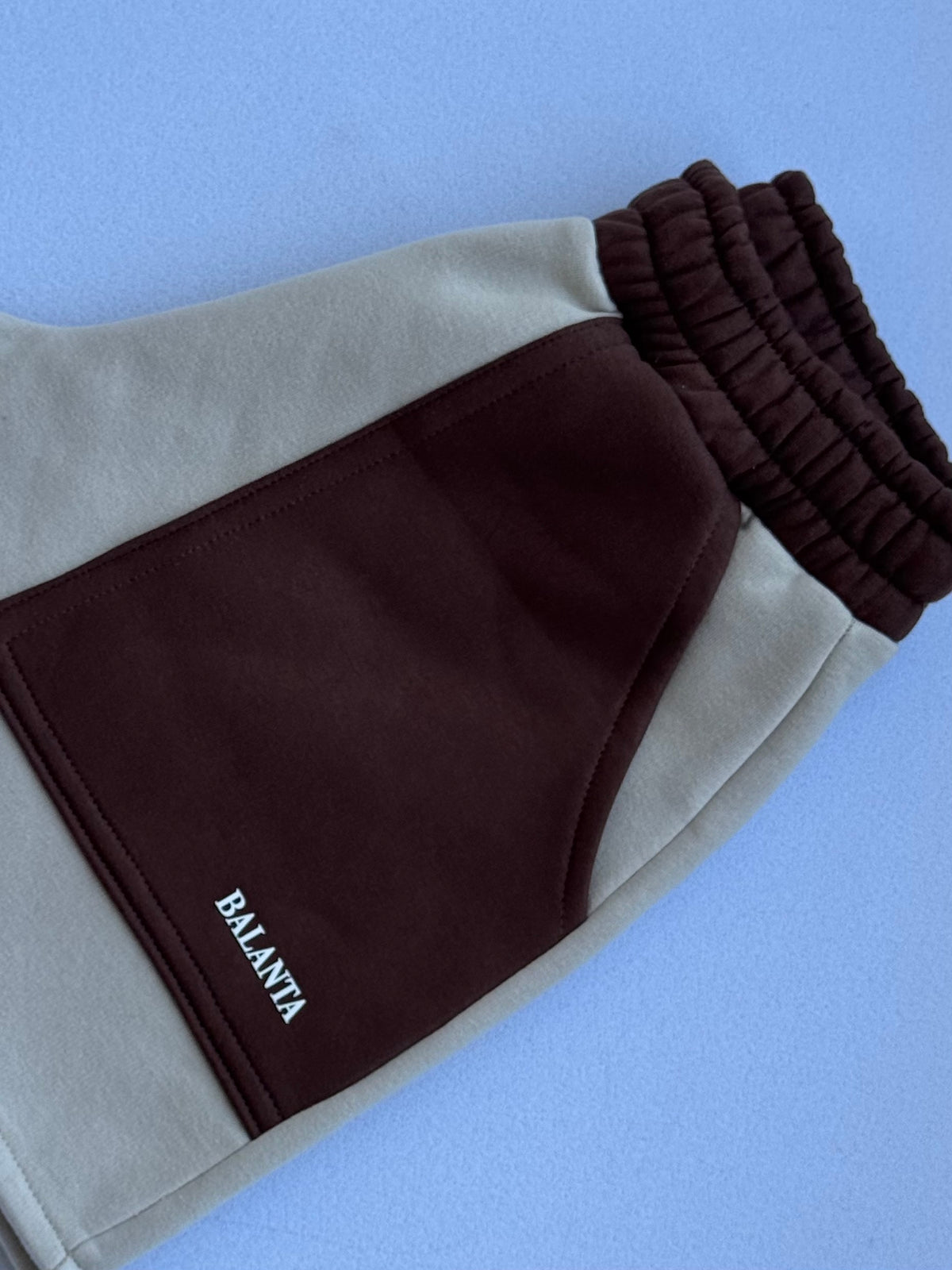 Short Bicolor Arena y Chocolate